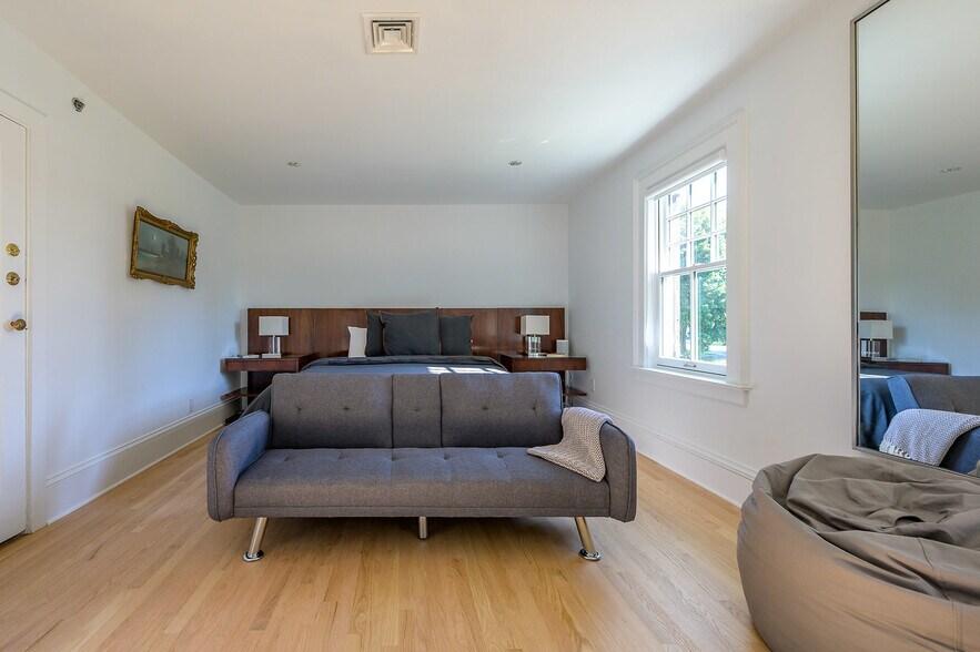 More Photos Of 2 Kemble St, Lenox Hospitality For Sale