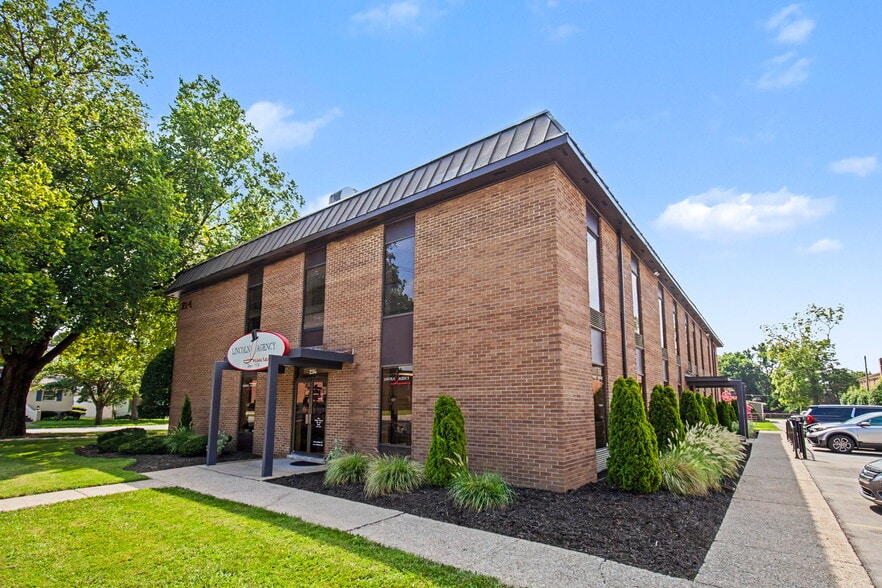 Primary Photo Of 214 Breckenridge Ln, Louisville Office Residential For Sale