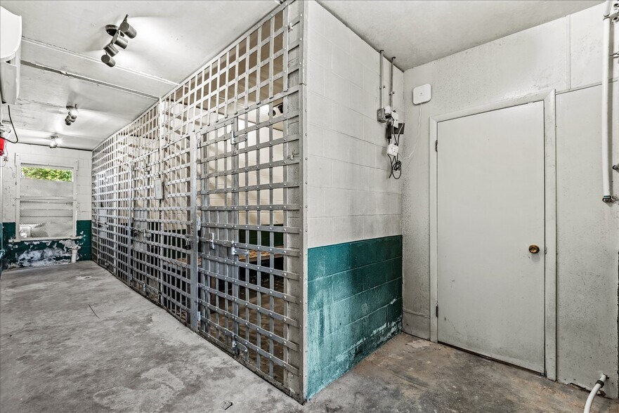 More Photos Of 10 Irving Ave N, Colonial Beach Apartments For Sale