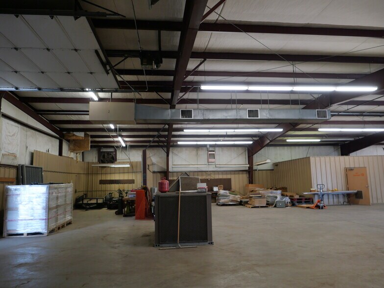 More Photos Of 1364 NE 3rd St, Oklahoma City Warehouse For Sale