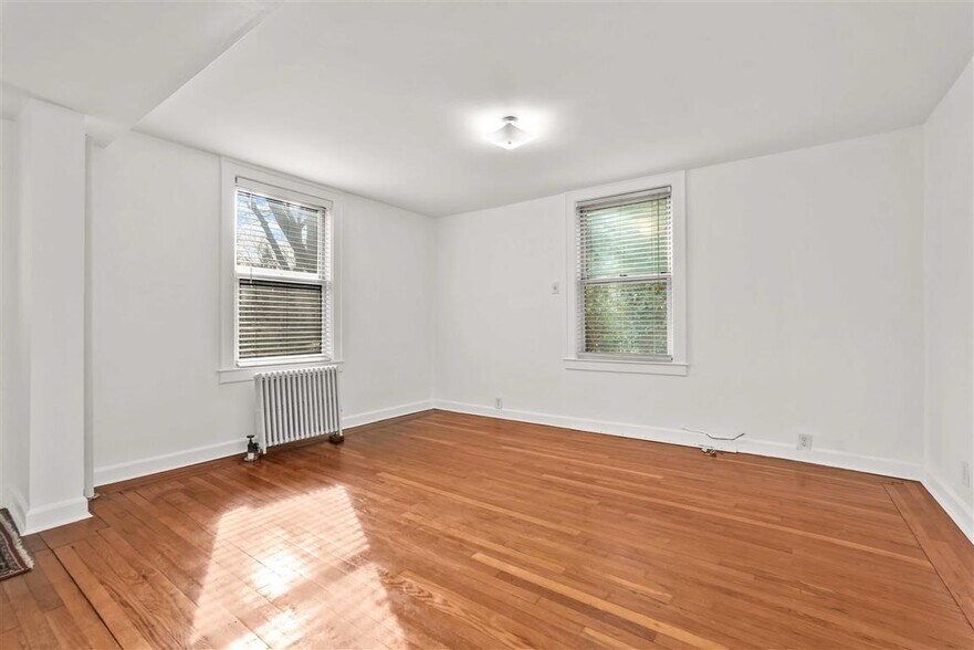 More Photos Of 3930 45th St, Sunnyside Apartments For Sale