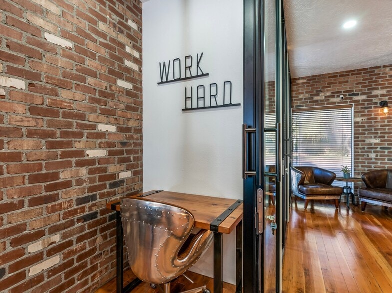 More Photos Of 2917 Washington St, Vancouver Storefront Retail Office For Sale