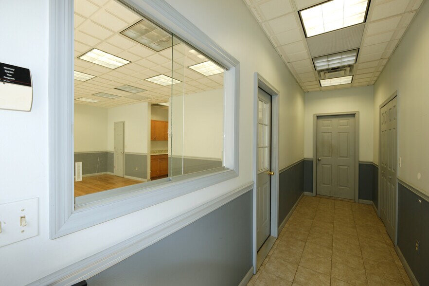 More Photos Of 30 W Price St, Linden Flex For Lease