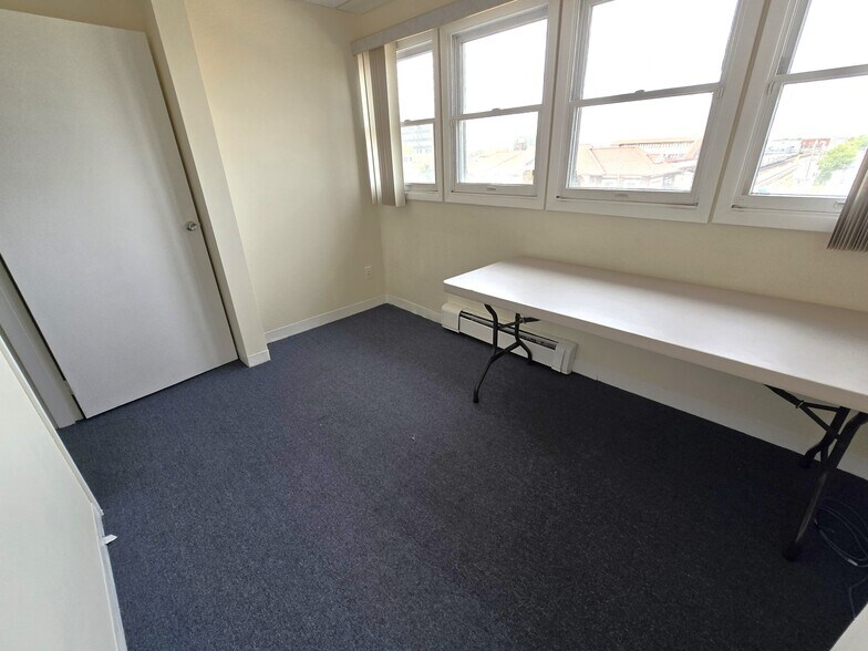 More Photos Of 212 W Park Ave, Long Beach Office For Lease