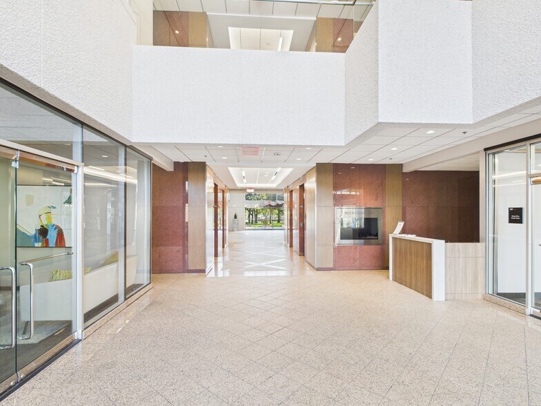 More Photos Of 2301 E Lamar Blvd, Arlington Unknown For Lease