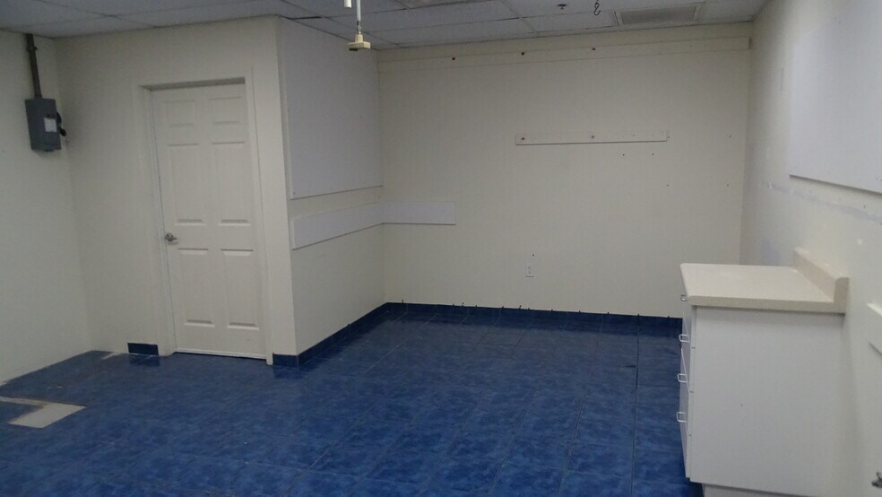More Photos Of 2620 S 83rd Ave, Phoenix General Retail For Lease
