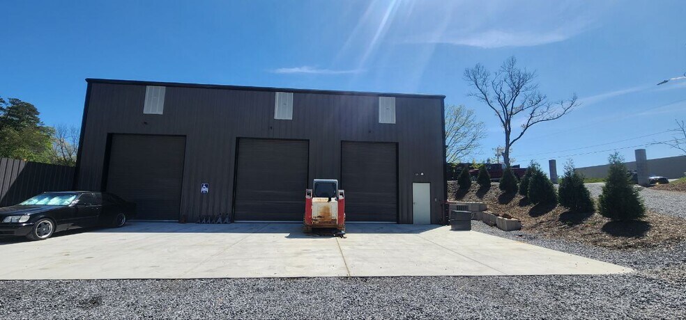 Primary Photo Of 870 Glenn Bridge Rd, Arden Auto Repair For Sale