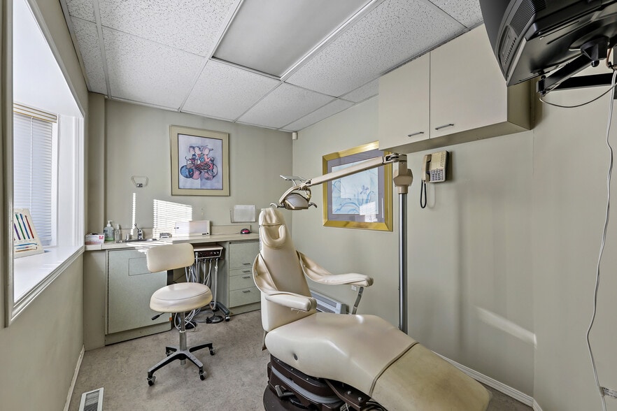 More Photos Of 5600 Elbow Dr SW, Calgary Medical For Sale