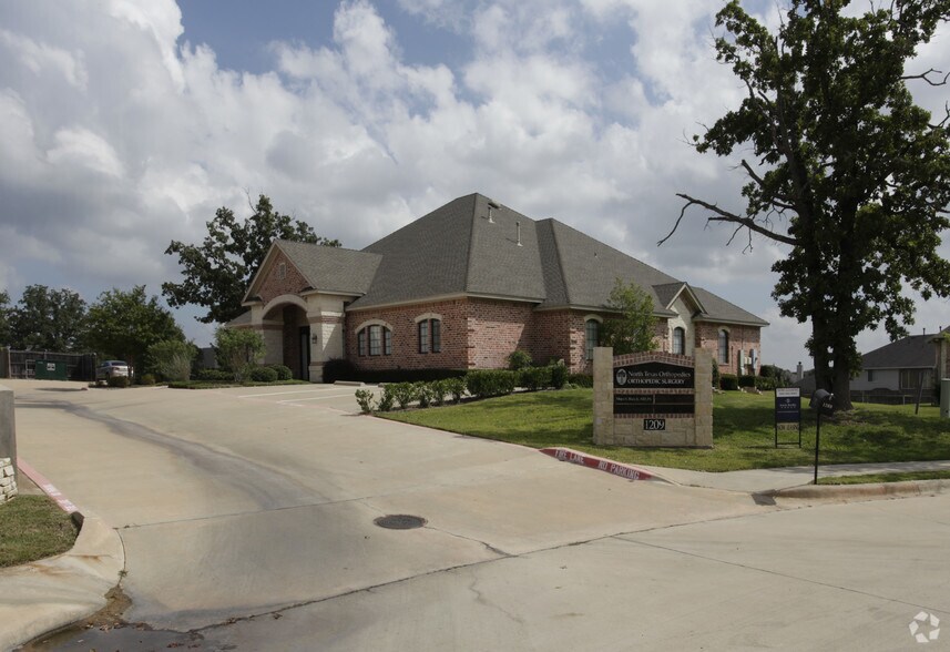 More Photos Of 1209 Bent Oaks Ct, Denton Medical For Lease