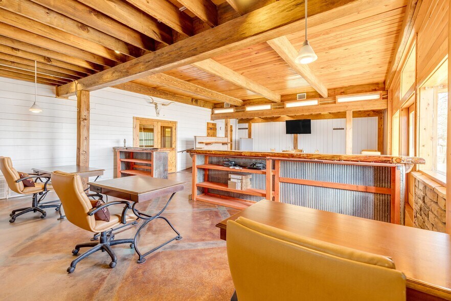 More Photos Of 1374 State Hwy 71, Bastrop Flex For Lease