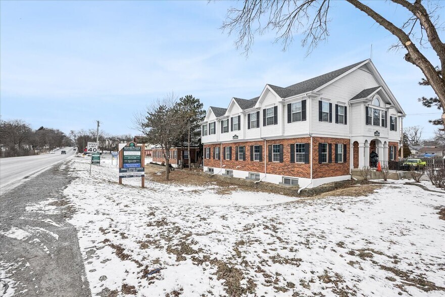 More Photos Of 27W130 Roosevelt Rd, Winfield Office For Lease