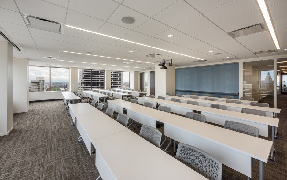 More Photos Of 200 W Jackson Blvd, Chicago Office For Lease