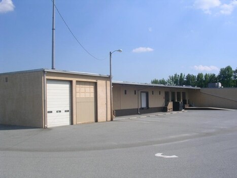 More Photos Of 2020 Remount Rd, Gastonia Office For Lease