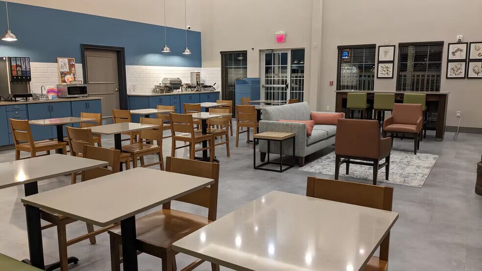 More Photos Of 130 Holiday Blvd, Covington Hotel For Sale