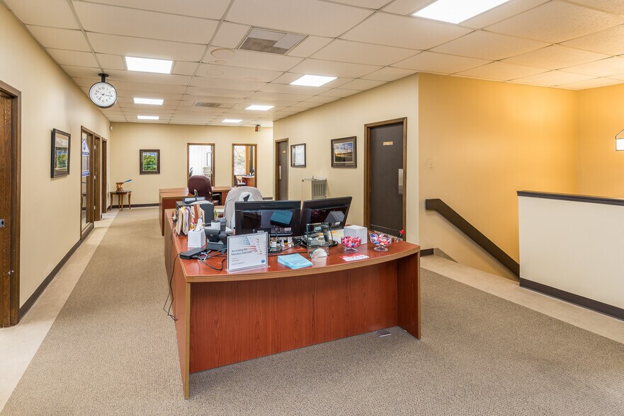 More Photos Of 1423 Randy Ln, Jefferson City Office For Sale