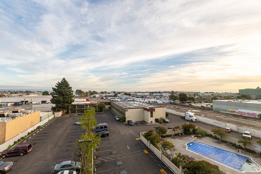 More Photos Of 150 Hegenberger Rd, Oakland Hotel For Sale