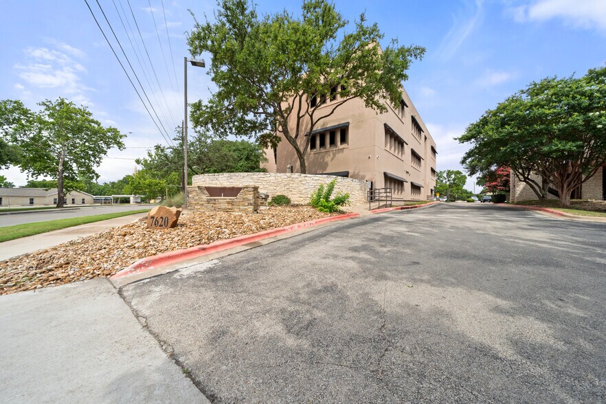 More Photos Of 7620 Guadalupe St, Austin Office For Lease