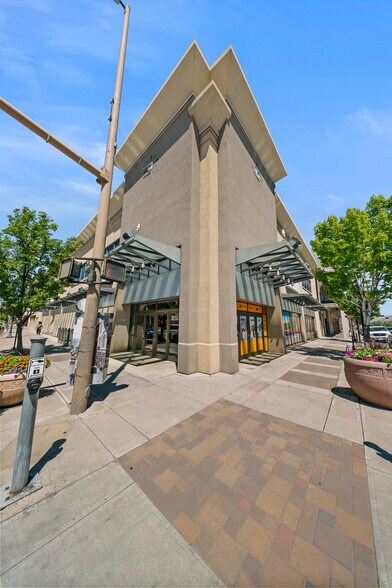 More Photos Of 301 E Yakima Ave, Yakima Office For Sale