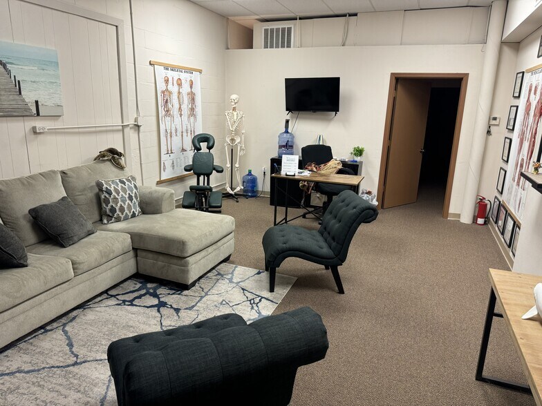 More Photos Of 304 E Jackson St, Willard Unknown For Lease