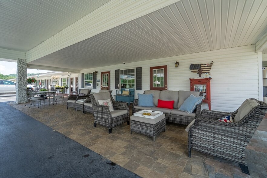 More Photos Of 40 Chatuge Ln, Hayesville Hotel For Sale