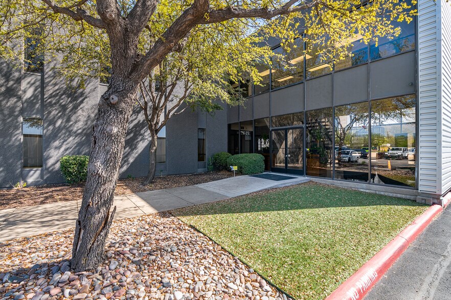 More Photos Of 4925 Davis Blvd, Fort Worth Office For Lease