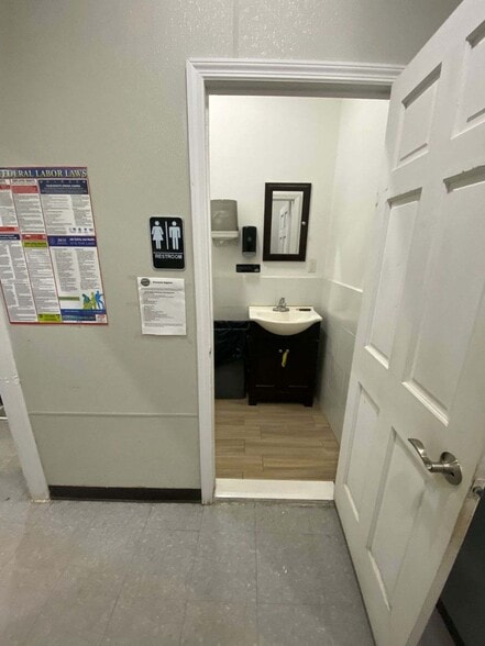 More Photos Of 11814 Queens Blvd, Forest Hills Storefront Retail Office For Lease