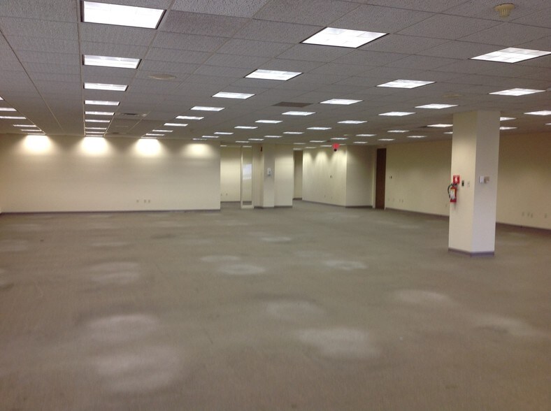 More Photos Of 527 Colman Center Dr, Rockford Office For Lease