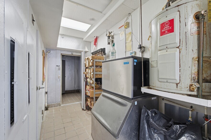 More Photos Of 5079 James Madison Pky, King George Fast Food For Sale