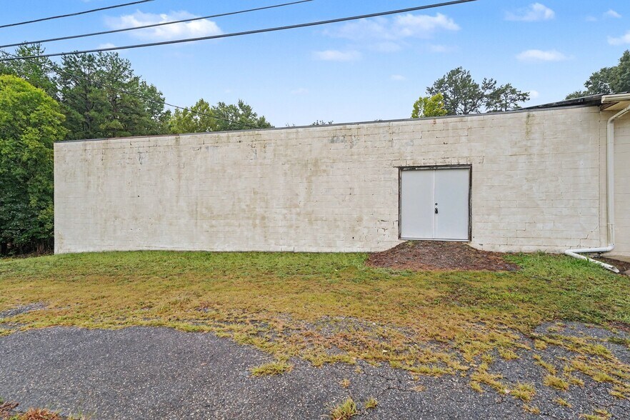 More Photos Of 427 W Gene Hairston St, Madison Auto Repair For Sale
