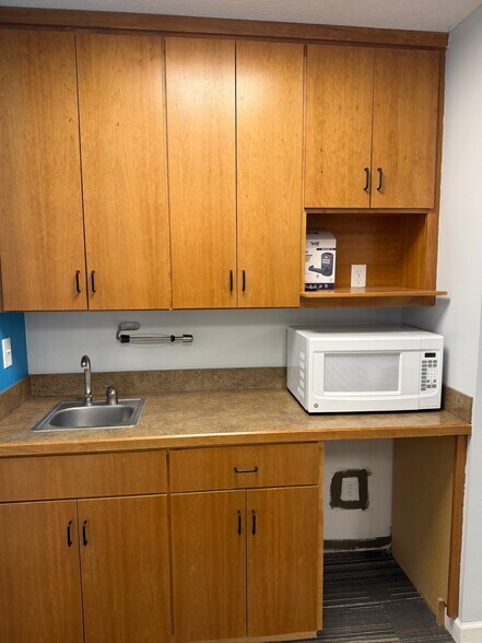 More Photos Of 38 Westwoods Dr, Liberty Office For Lease