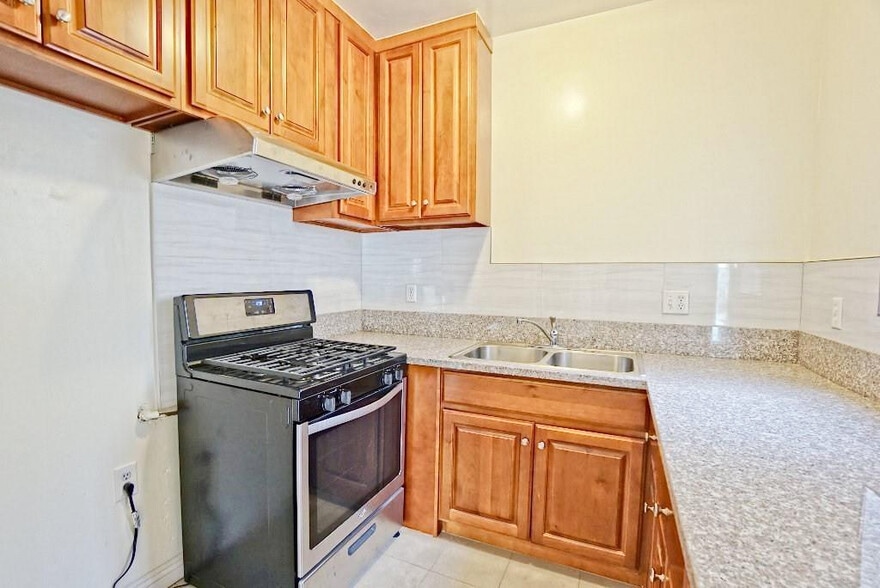 More Photos Of 933 New Depot St, Los Angeles Apartments For Sale