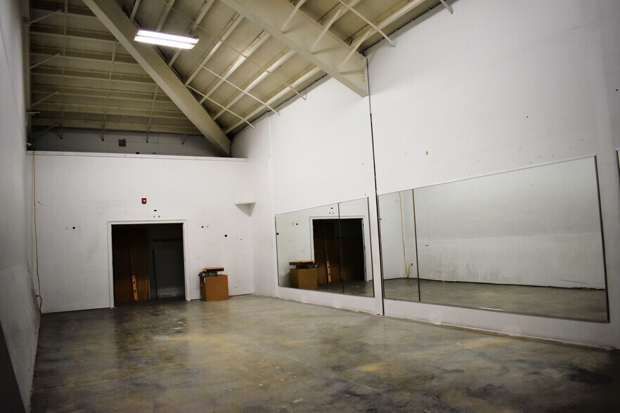 More Photos Of 24 Holt Dr, Stony Point Self Storage For Lease