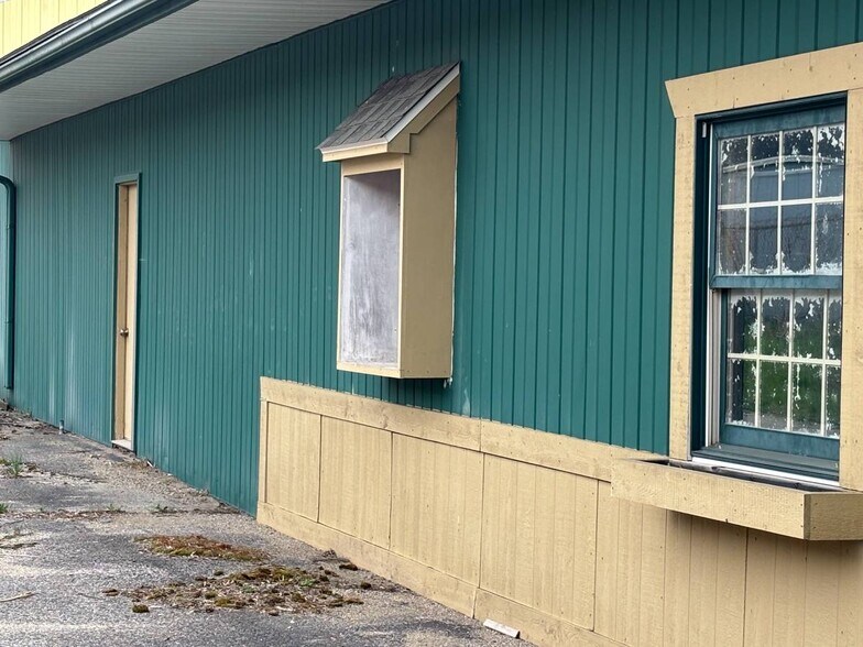 More Photos Of 4625 Pine St, Columbiaville Auto Dealership For Sale