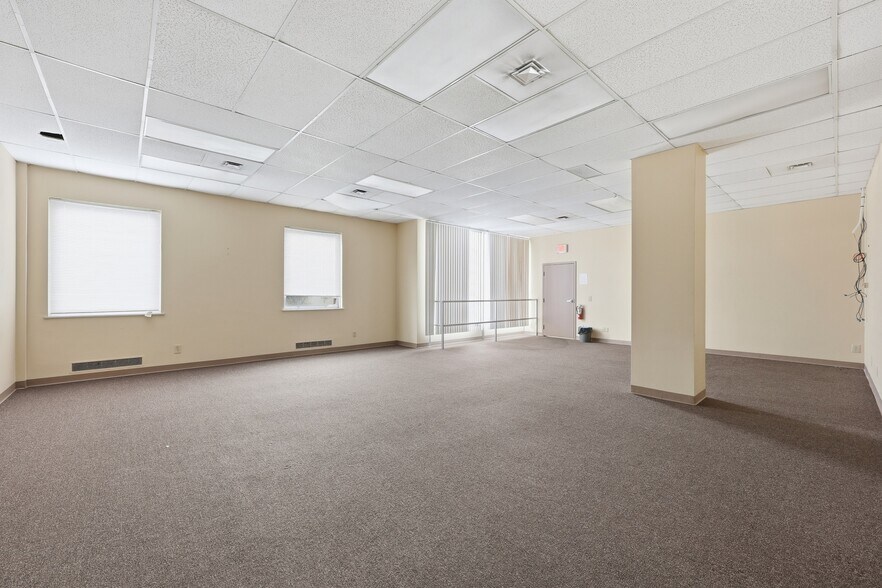 More Photos Of 899 E Broad St, Columbus Medical For Lease