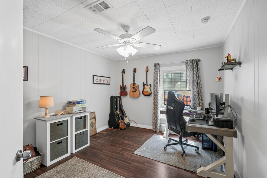 More Photos Of 3027 Poppy St, Needville Apartments For Sale