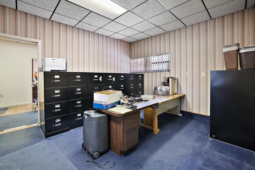 More Photos Of 400 Webster St, Leesburg Office For Lease