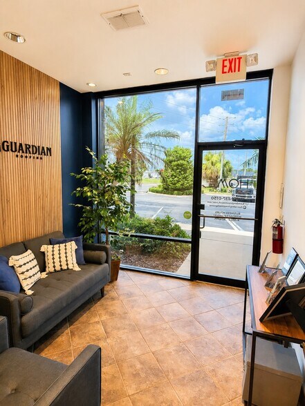 More Photos Of 6211 Edgewater Dr, Orlando Flex For Lease
