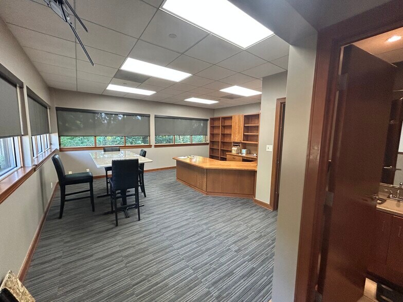 More Photos Of 2831 Dexter Dr, Elkhart Office For Sale