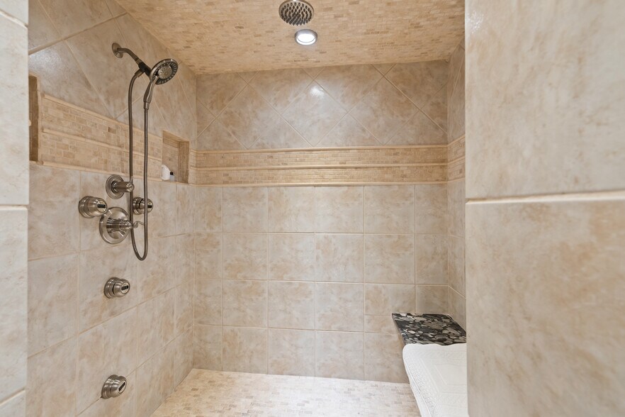 More Photos Of 306 N Main St, Bentonville Hospitality For Sale