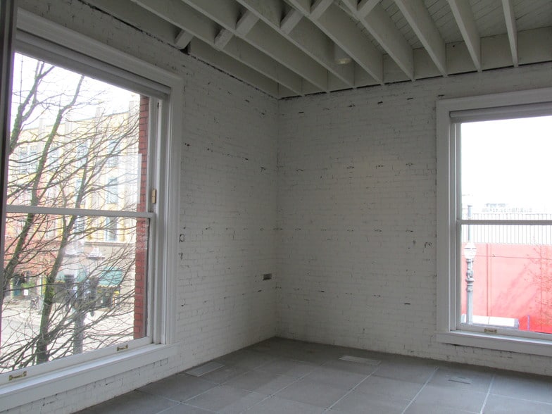 More Photos Of 1532 SW Morrison St, Portland Office For Sale