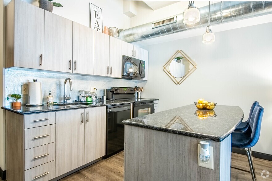More Photos Of 320 W Broadway, Monona Apartments For Lease
