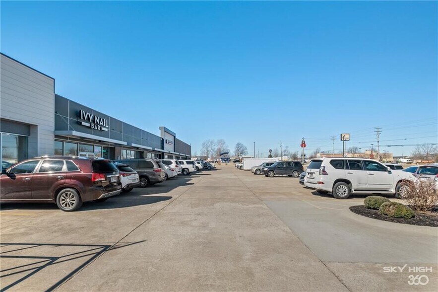 More Photos Of 1395 E Henri De Tonti Blvd, Springdale Unknown For Lease