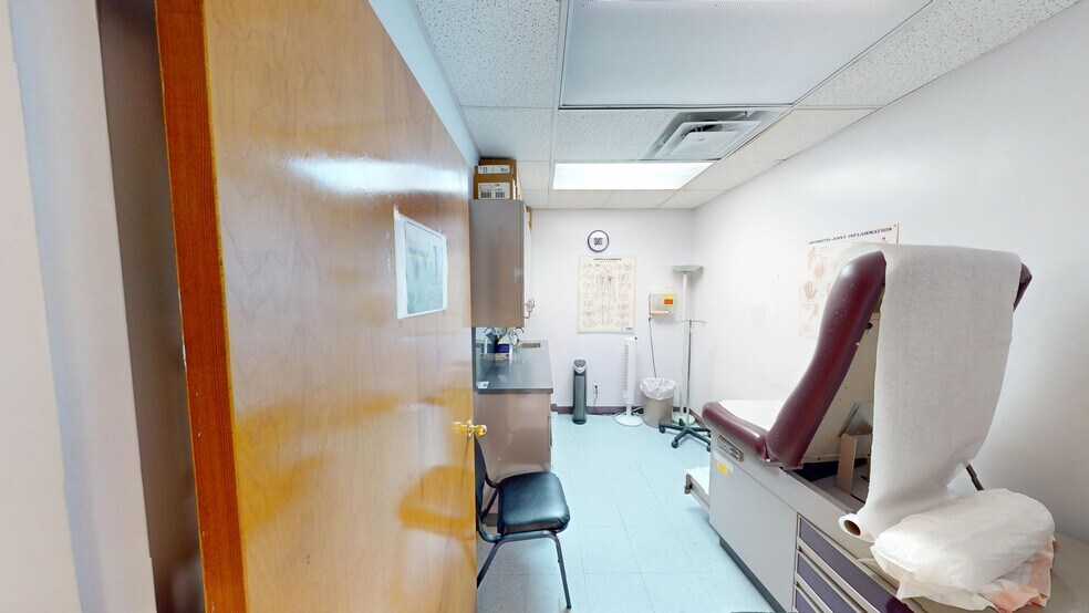 More Photos Of 2269 Ocean Ave, Brooklyn Office For Lease