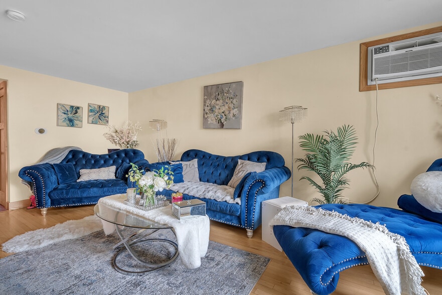 More Photos Of 6048 W 79th St, Burbank Multifamily For Sale