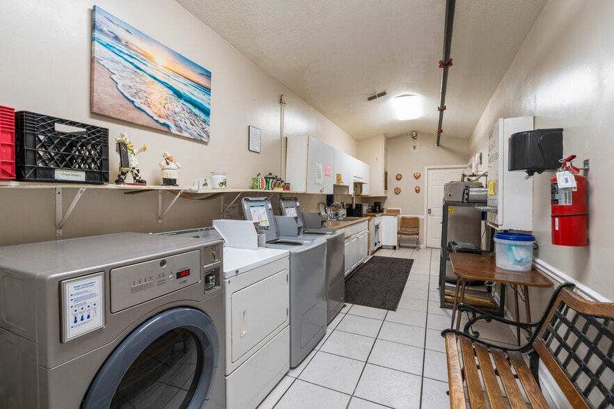 More Photos Of 129 N Market St, Jacksonville Multifamily For Sale