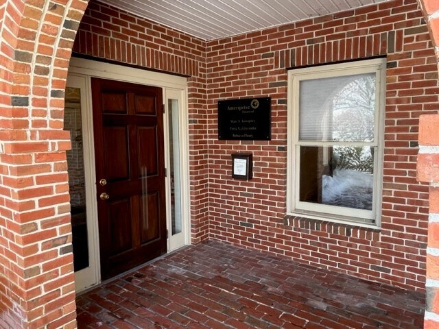 More Photos Of 116 S River Rd, Bedford Office For Lease