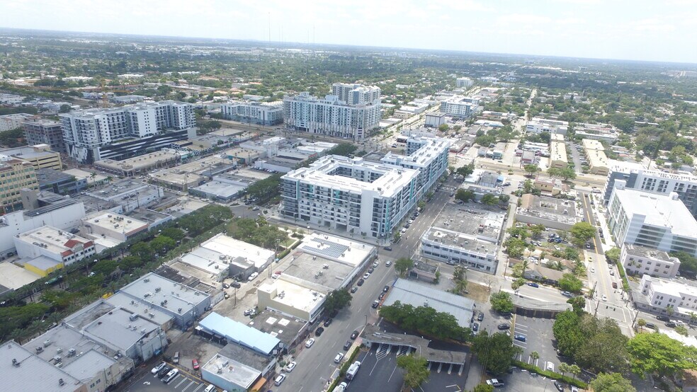 More Photos Of 1946 Tyler St, Hollywood Office For Sale