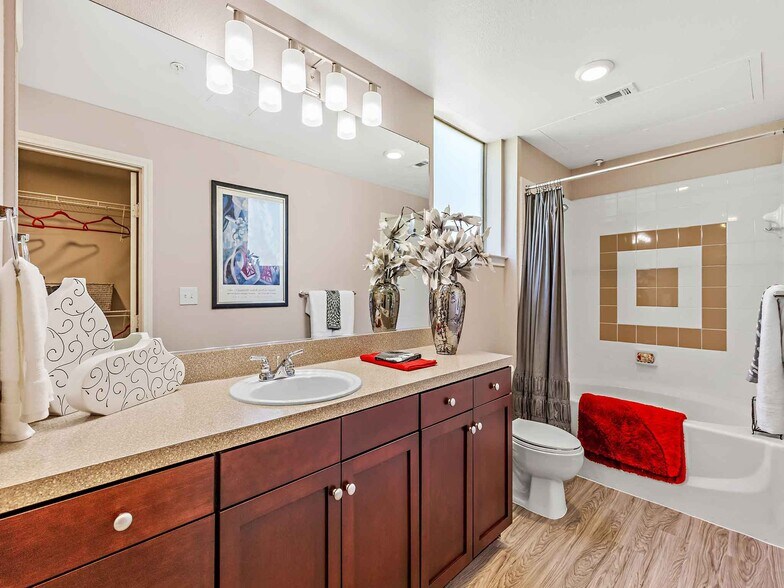 More Photos Of 2000 E Arapaho Rd, Richardson Apartments For Lease