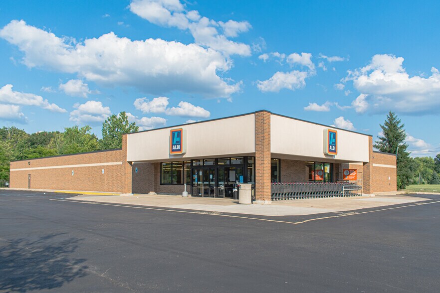 More Photos Of 2060 Dixie Hwy, Waterford Supermarket For Lease