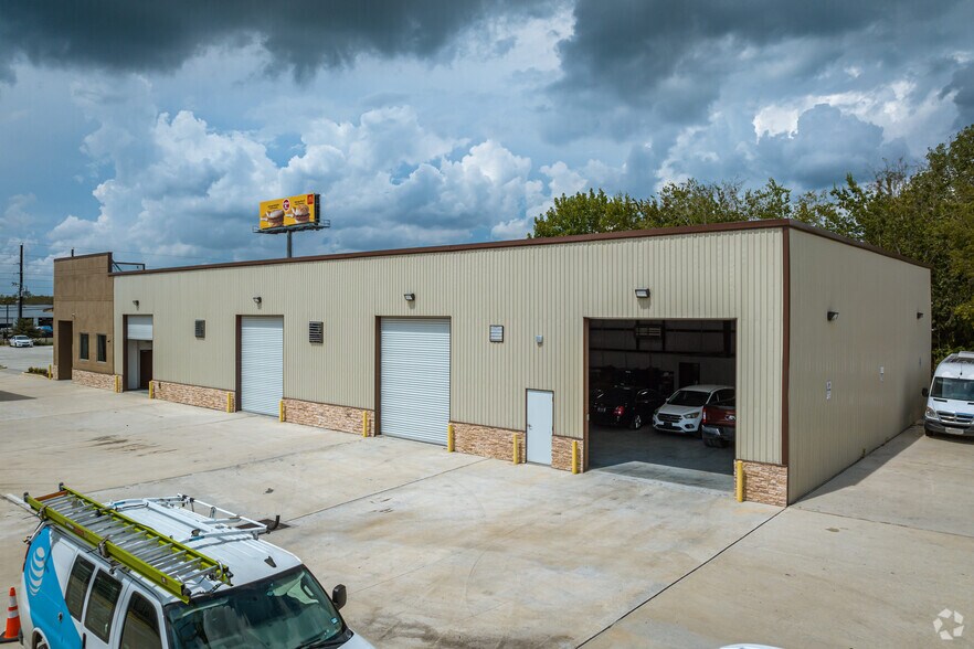 More Photos Of 1631 Highway 6 S, Houston Warehouse For Lease